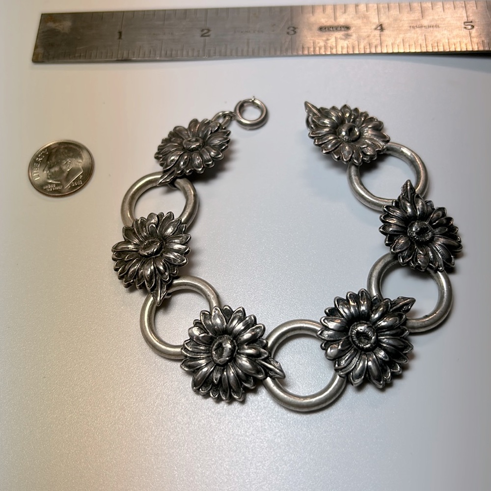 Beautiful Sterling Antique Art Nouveau Bracelet with Flowers Lg sz 8” L
